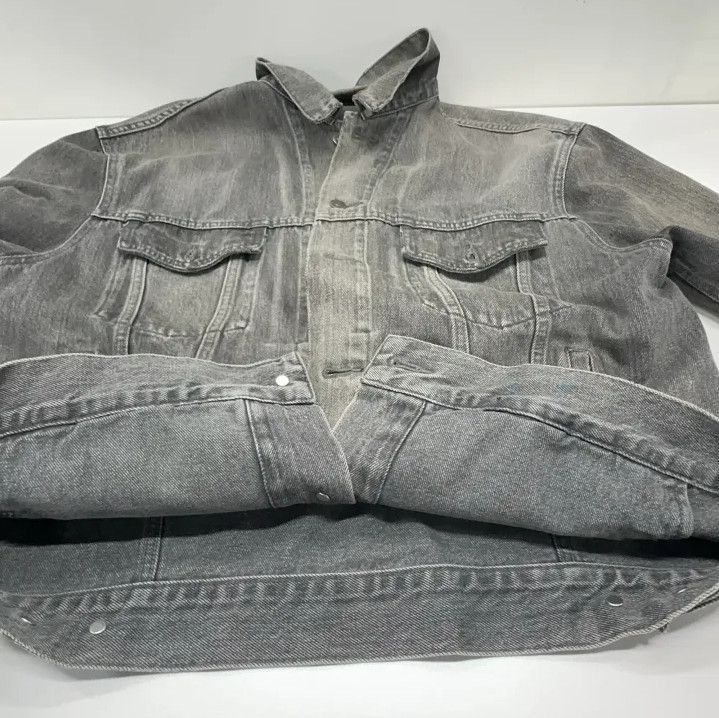Balenciaga Balenciaga Logo Print Washed Denim Jacket Size US L / EU 52-54 / 3 - 10 Thumbnail