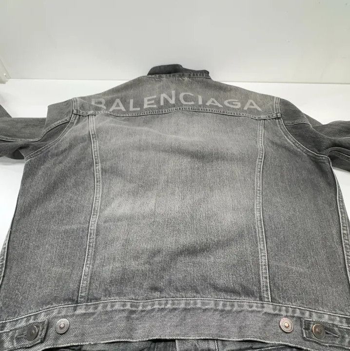 Balenciaga Balenciaga Logo Print Washed Denim Jacket Size US L / EU 52-54 / 3 - 11 Thumbnail