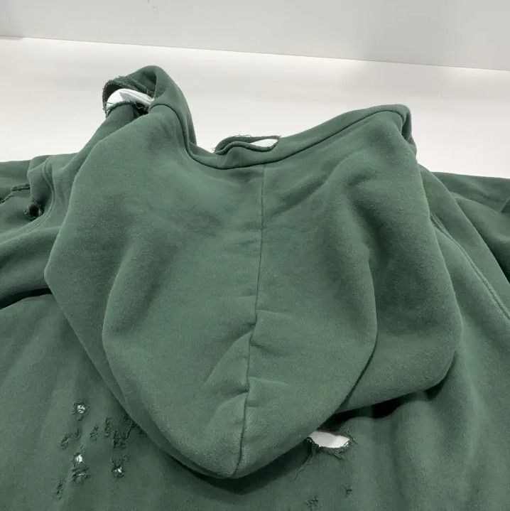 Balenciaga Balenciaga Destroyed Logo Print Hoodie in Green Size US XS / EU 42 / 0 - 8 Thumbnail