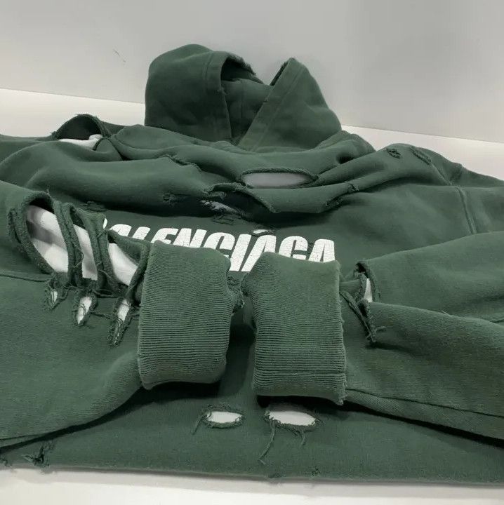Balenciaga Balenciaga Destroyed Logo Print Hoodie in Green Size US XS / EU 42 / 0 - 14 Thumbnail