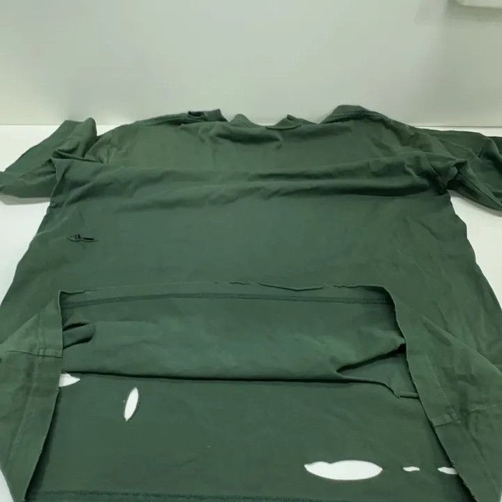 Balenciaga Balenciaga SS22 Destroyed Green T-Shirt Size US XXS / EU 40 - 12 Thumbnail