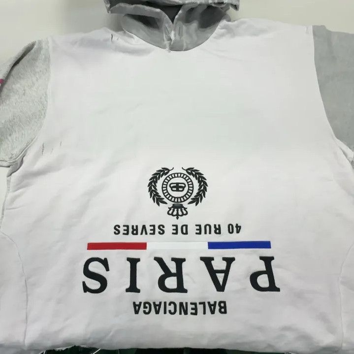 Balenciaga Balenciaga FW22 Oversized Hoodie with Logo Print Size US M / EU 48-50 / 2 - 11 Thumbnail