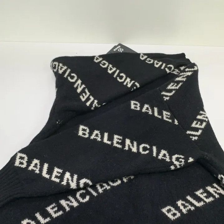 Balenciaga Balenciaga All Over Logo Knit Sweater Size US XS / EU 42 / 0 - 17 Thumbnail