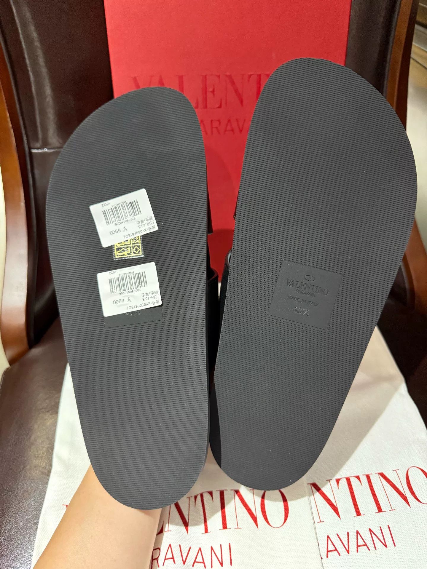 Valentino valentino men's leather slide sandals Size US 8 / EU 41 - 6 Thumbnail