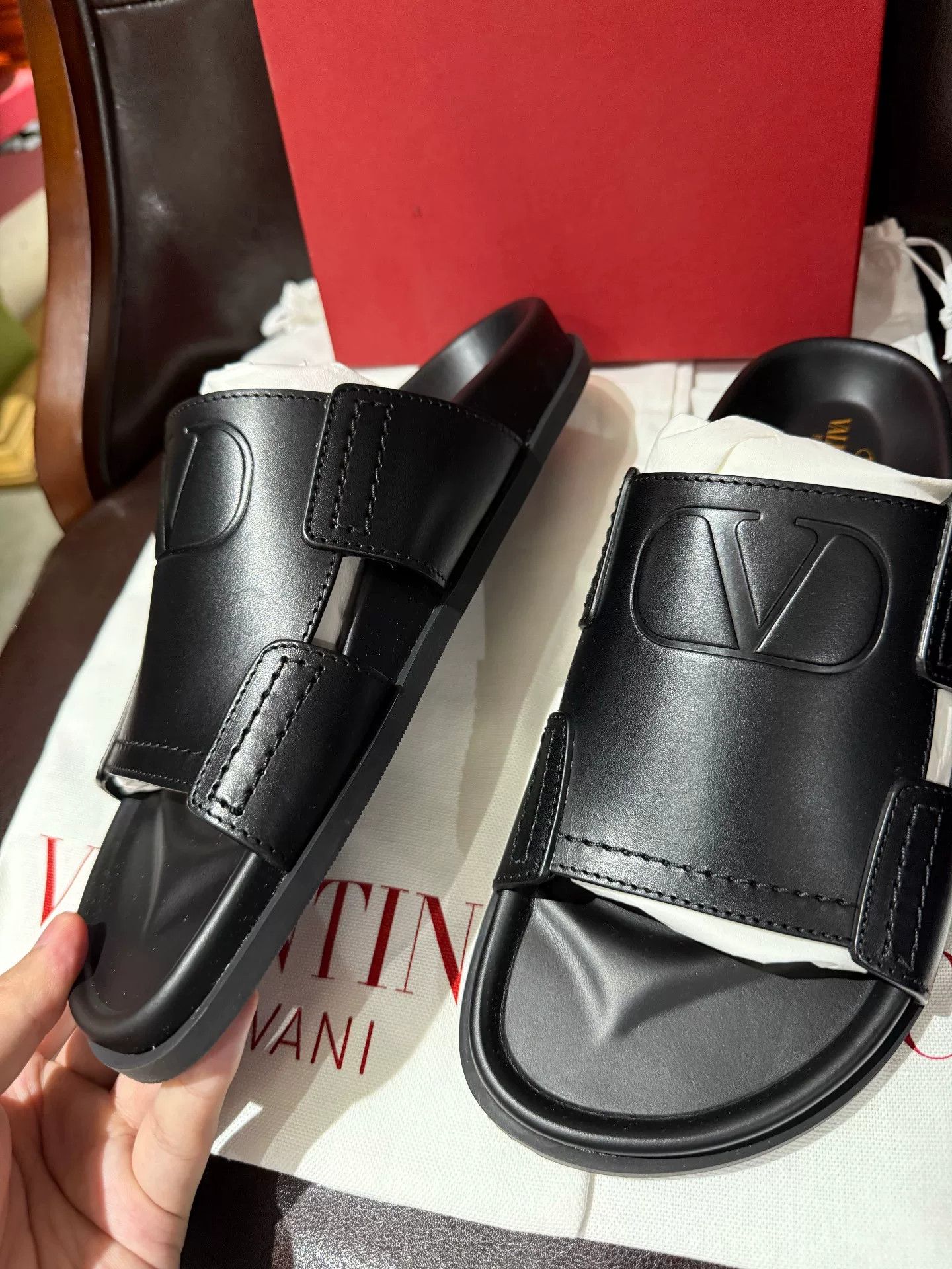 Valentino valentino men's leather slide sandals Size US 8 / EU 41 - 3 Thumbnail