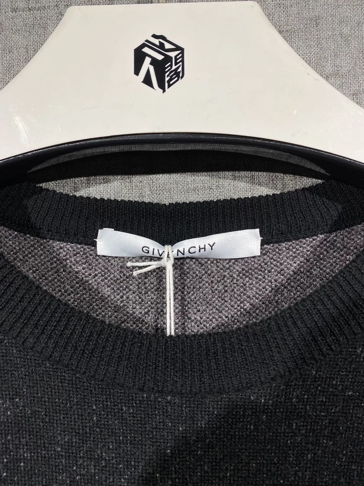 Givenchy givenchy men's knitted sweatshirt with tags Size US XS / EU 42 / 0 - 5 Thumbnail