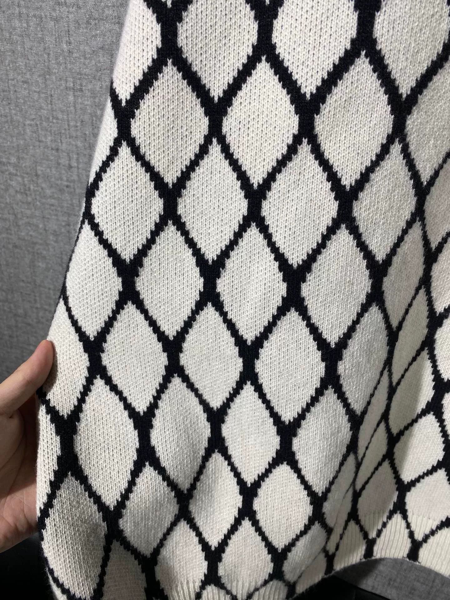 Valentino valentino knit sweater with tag, size xl Size US XL / EU 56 / 4 - 3 Thumbnail