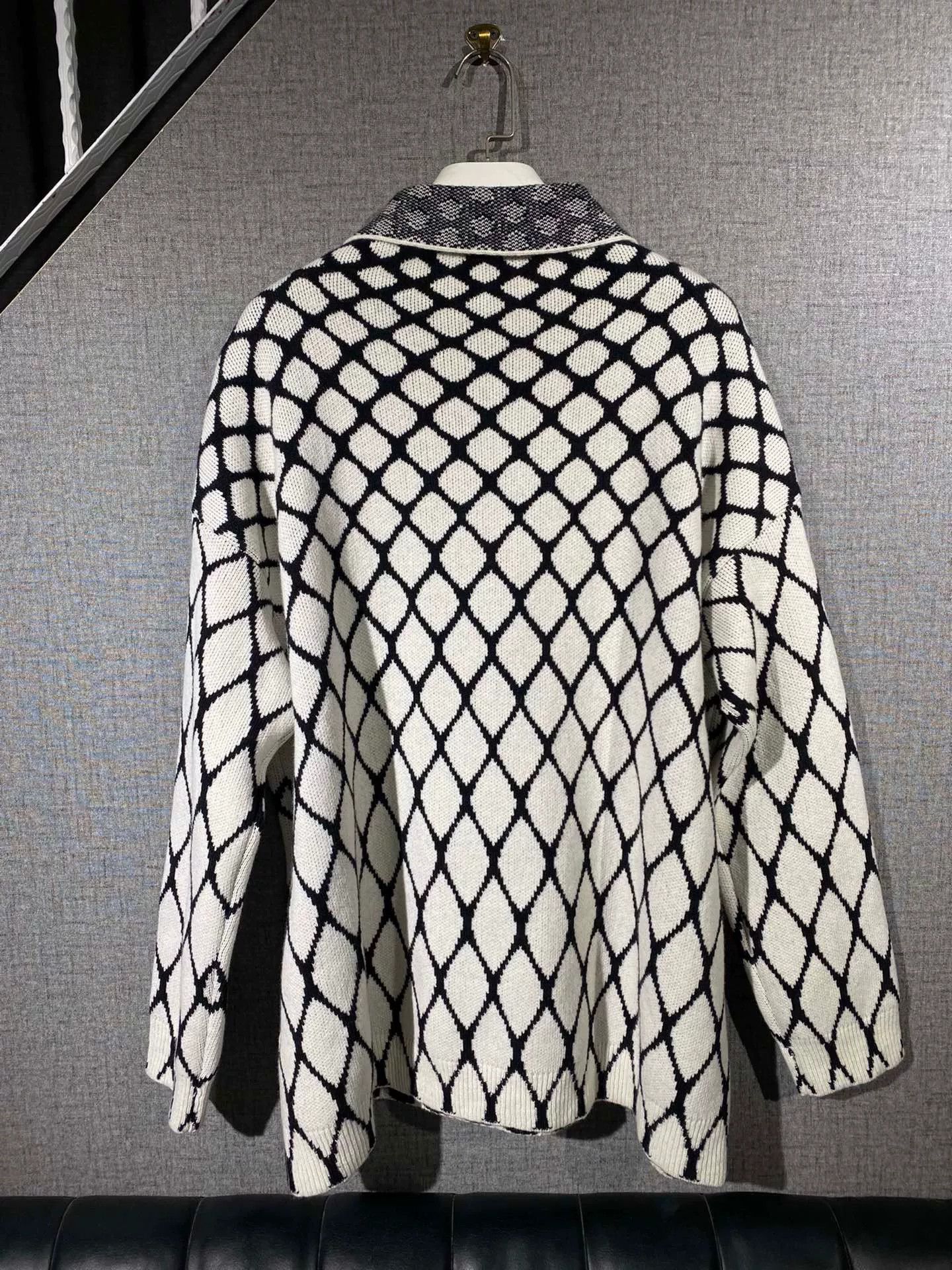 Valentino valentino knit sweater with tag, size xl Size US XL / EU 56 / 4 - 2 Thumbnail