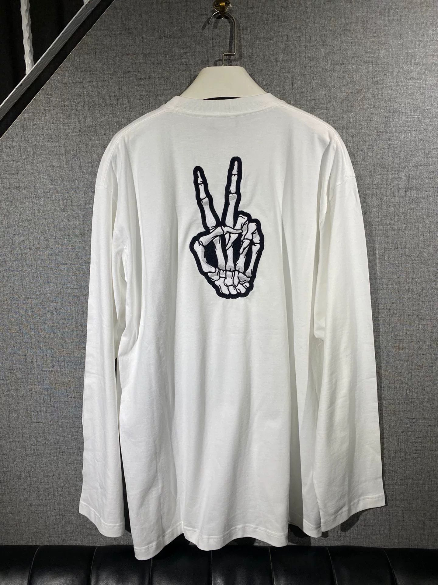 Balenciaga long sleeve t-shirt with peace sign design Size US S / EU 44-46 / 1 - 2 Thumbnail