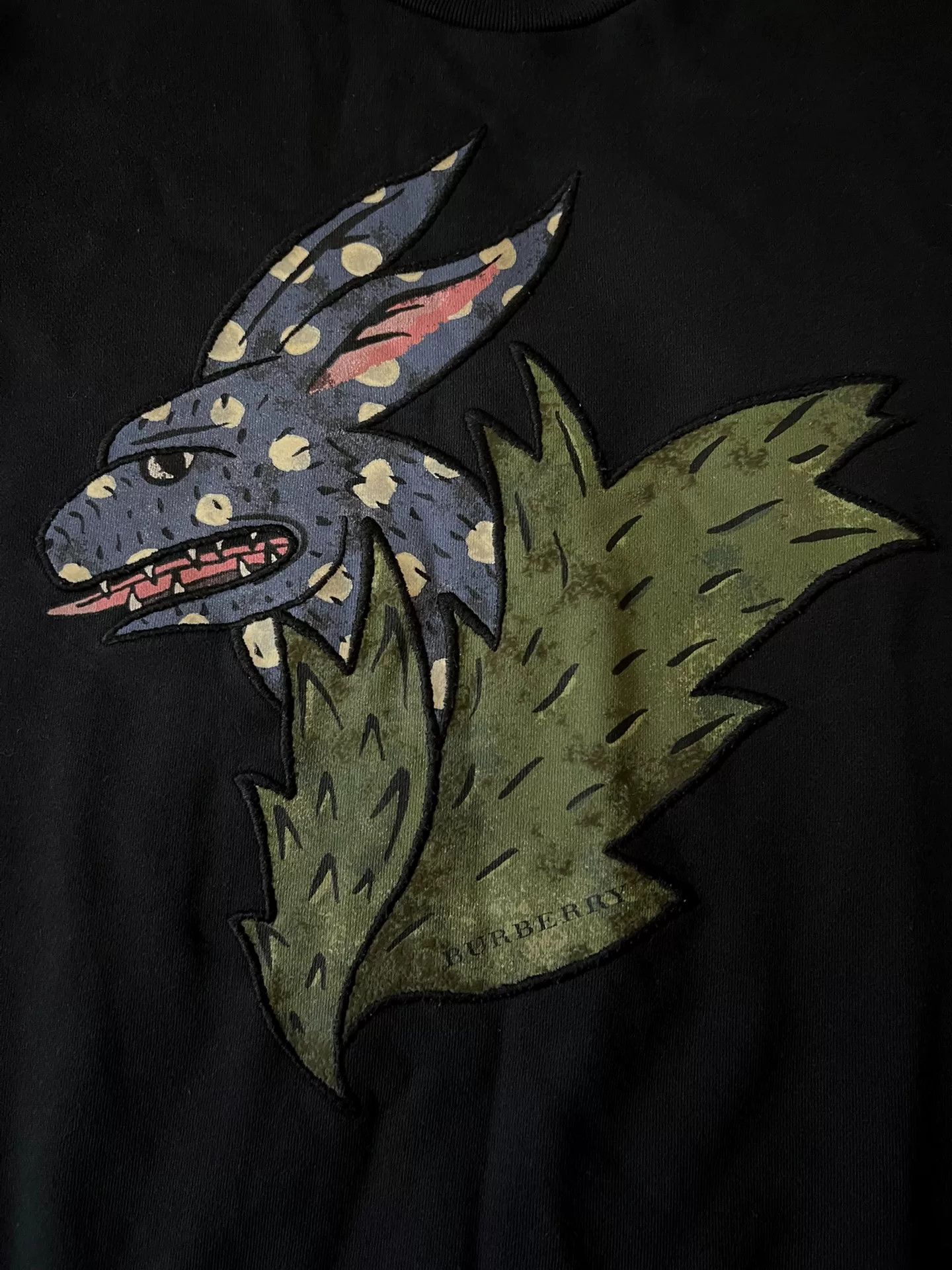 Burberry burberry embroidered sweatshirt with monster design Size US L / EU 52-54 / 3 - 3 Thumbnail