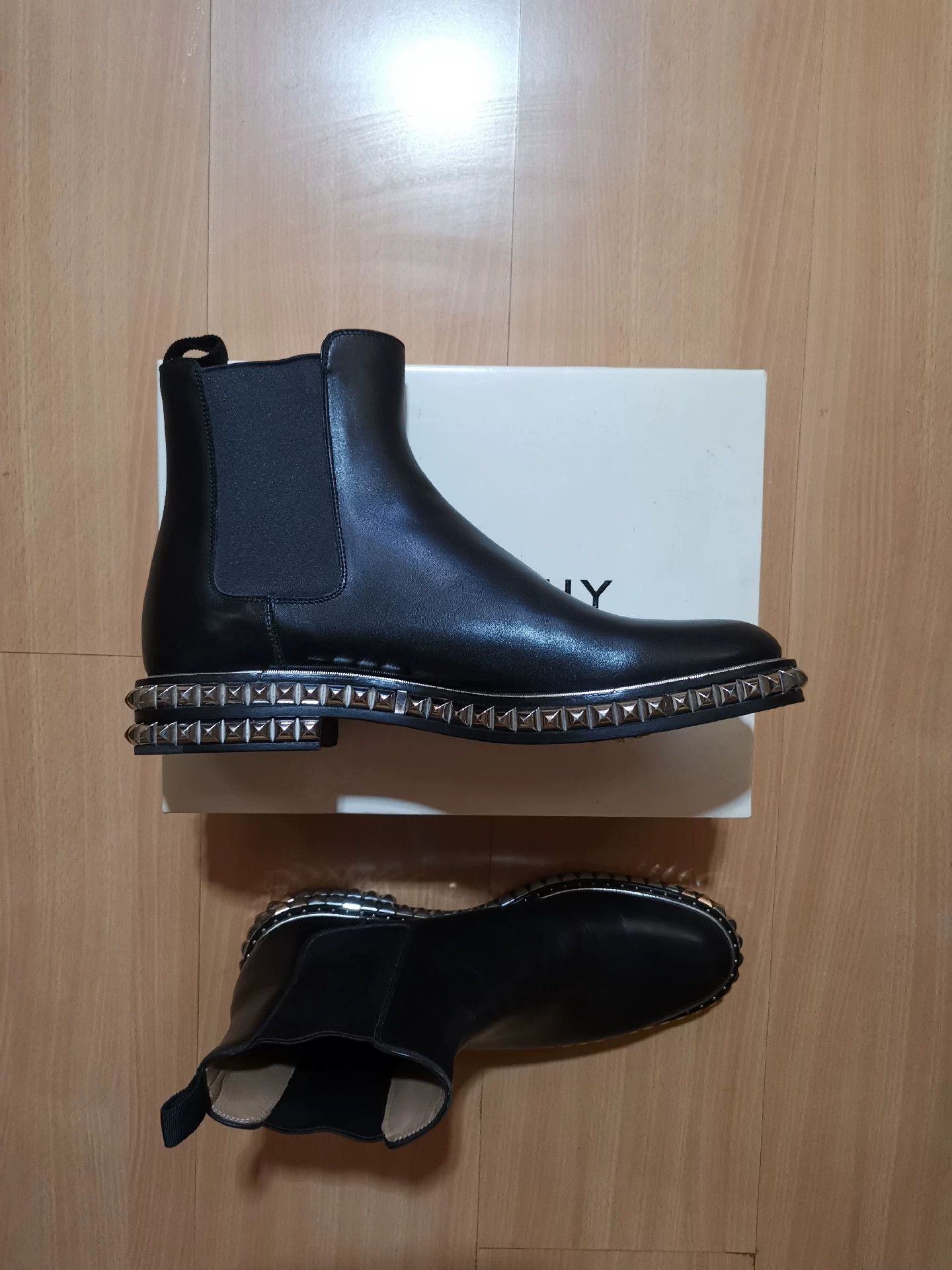 Christian Louboutin Christian Louboutin Studded Chelsea Ankle Boots Size US 10.5 / EU 43-44 - 4 Thumbnail