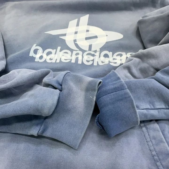 Balenciaga Balenciaga Comfort Long Sleeve Hoodie for Men Size US M / EU 48-50 / 2 - 14 Thumbnail