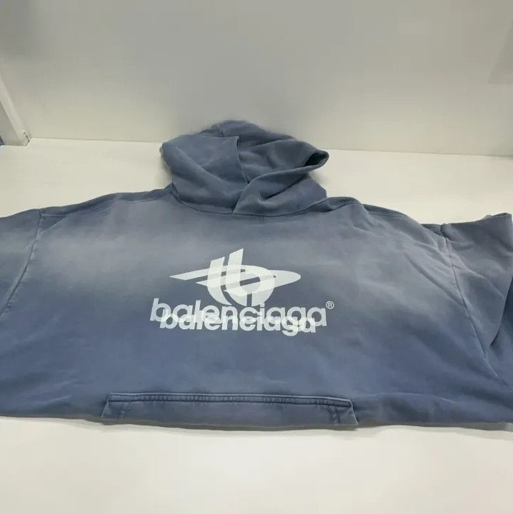 Balenciaga Balenciaga Comfort Long Sleeve Hoodie for Men Size US M / EU 48-50 / 2 - 11 Thumbnail