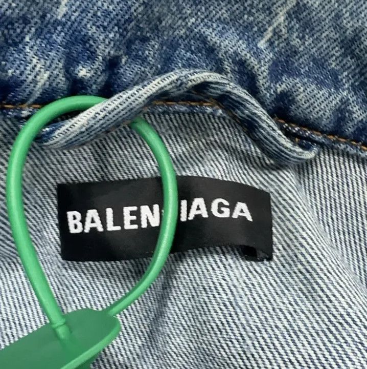 Balenciaga Balenciaga Pocket Denim Jacket for Men Size US L / EU 52-54 / 3 - 5 Thumbnail