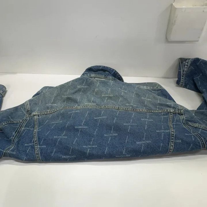 Balenciaga Balenciaga Pocket Denim Jacket for Men Size US L / EU 52-54 / 3 - 14 Thumbnail