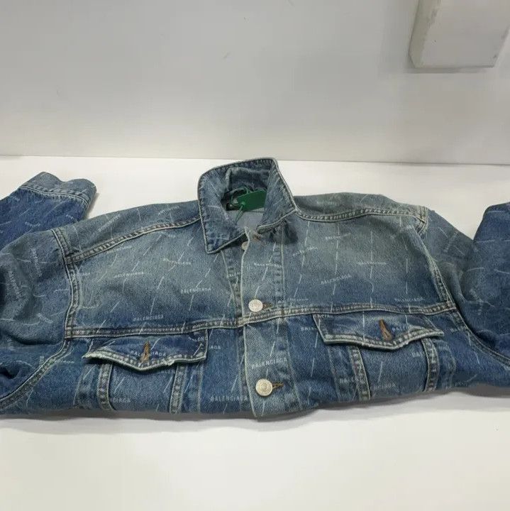 Balenciaga Balenciaga Pocket Denim Jacket for Men Size US L / EU 52-54 / 3 - 8 Thumbnail