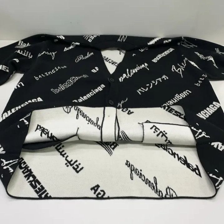 Balenciaga Balenciaga SS23 Logo Pattern V-Neck Cardigan Size US L / EU 52-54 / 3 - 8 Thumbnail