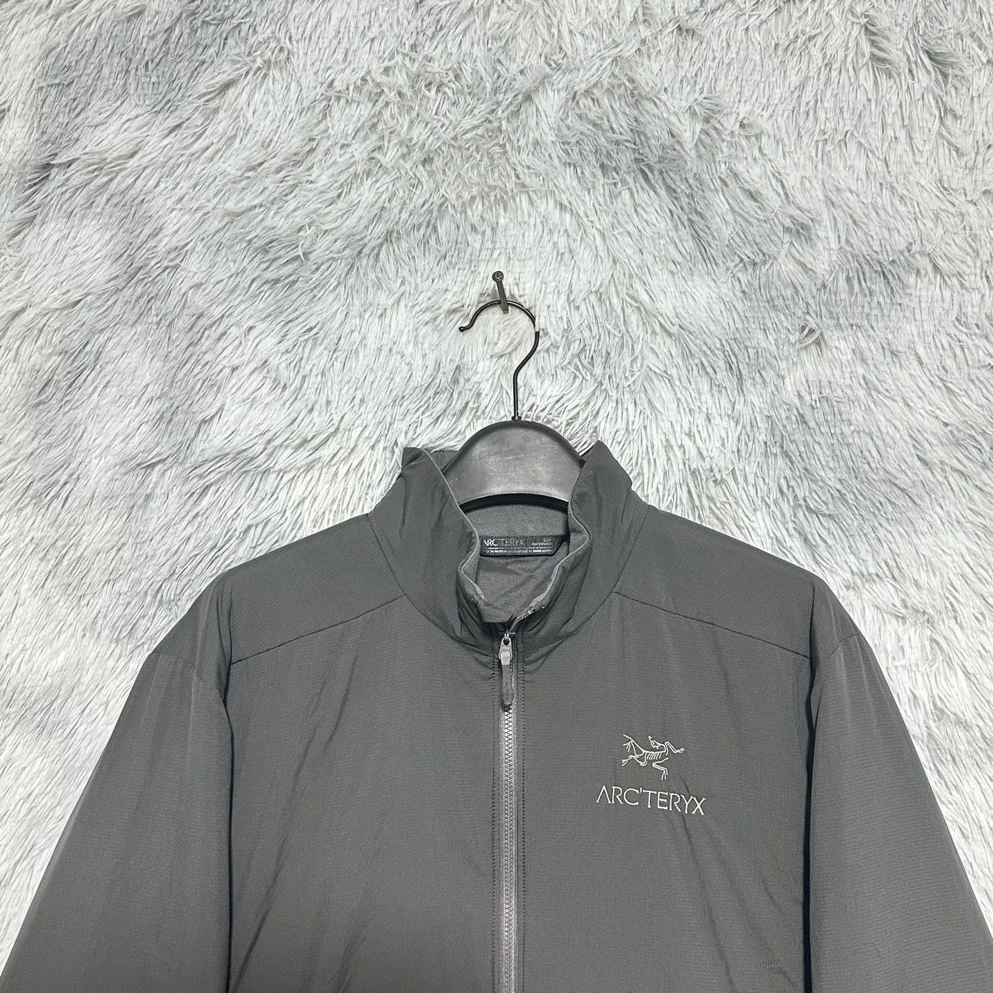 Arc'teryx Arcteryx Atom Jacket in Graphite Gray Size US S / EU 44-46 / 1 - 3 Thumbnail