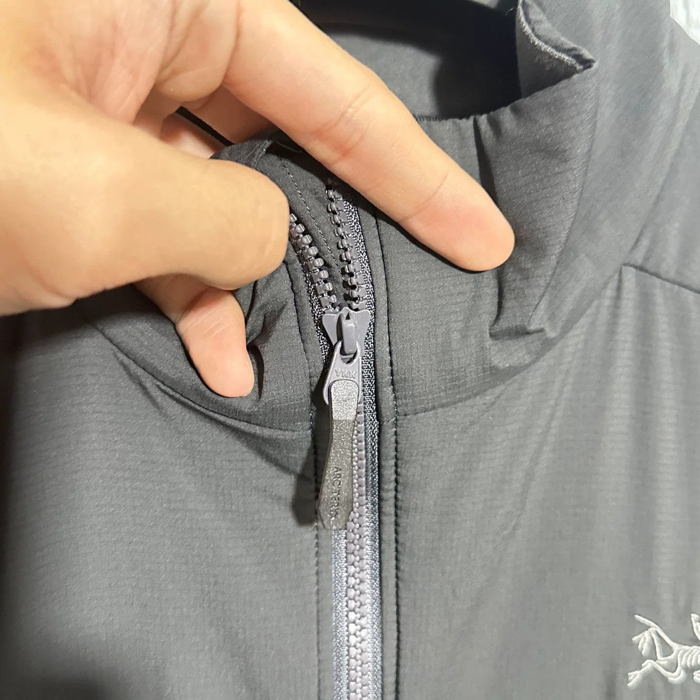 Arc'teryx Arcteryx Atom Jacket in Graphite Gray Size US S / EU 44-46 / 1 - 4 Thumbnail