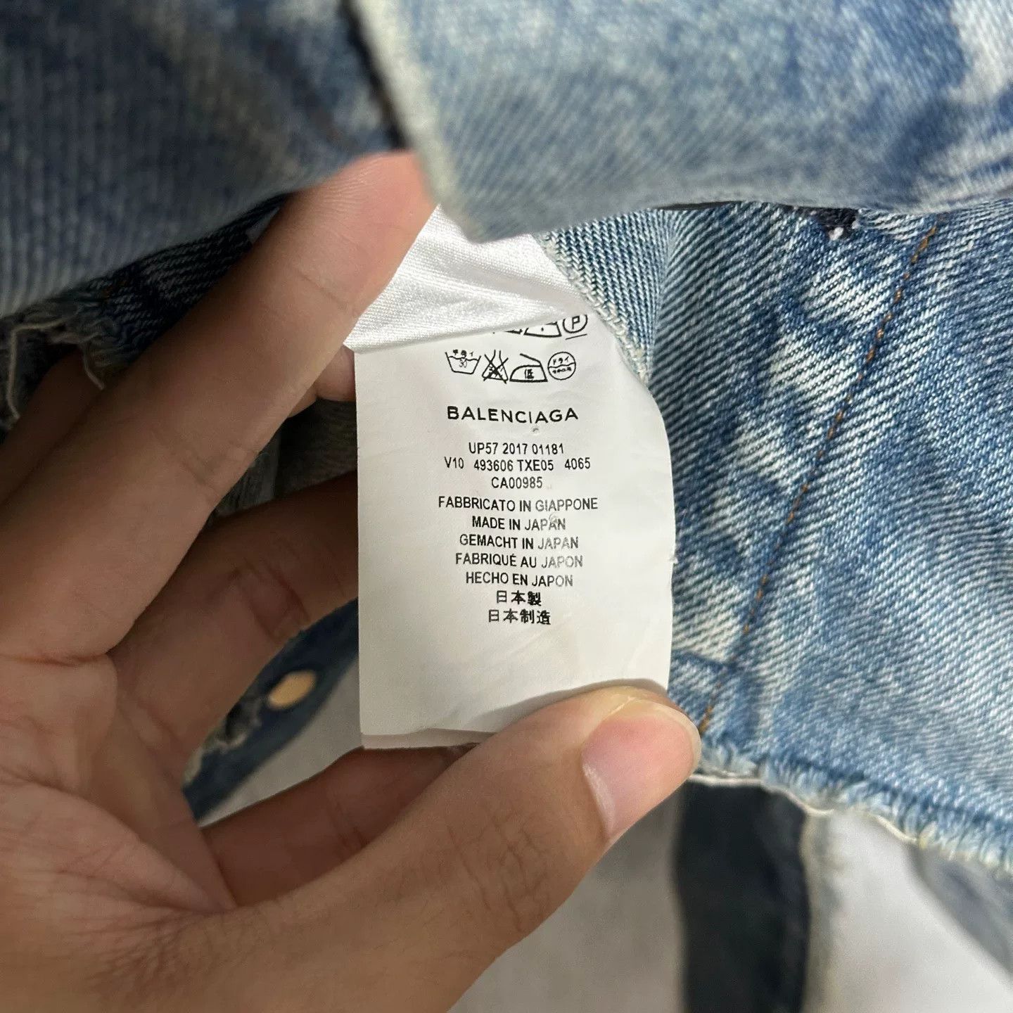 Balenciaga balenciaga embroidered logo denim jacket Size US S / EU 44-46 / 1 - 7 Thumbnail