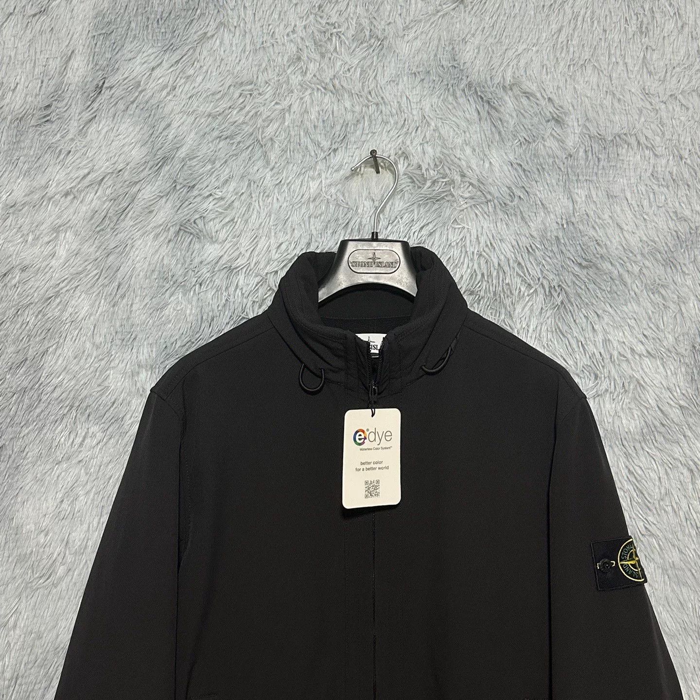 Stone Island stone island black soft shell jacket size L Size US L / EU 52-54 / 3 - 3 Thumbnail