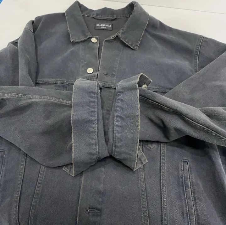 Balenciaga Balenciaga Black Spray Logo Denim Jacket Size US L / EU 52-54 / 3 - 7 Thumbnail