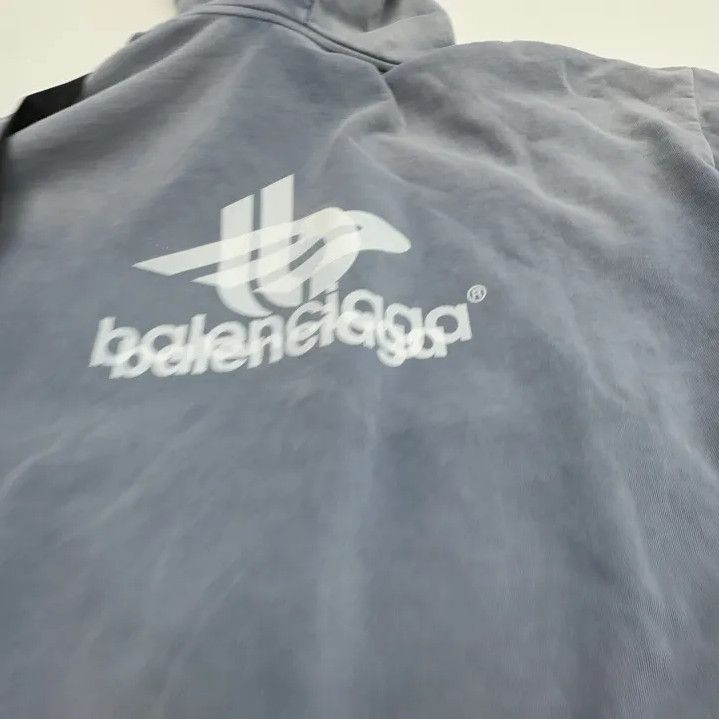 Balenciaga Balenciaga Comfortable Long Sleeve Hoodie for Men Size US S / EU 44-46 / 1 - 4 Thumbnail