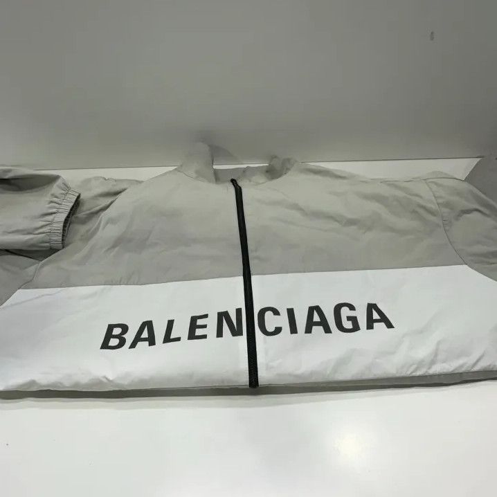 Balenciaga Balenciaga SS23 Beige Logo Zip Jacket Size US S / EU 44-46 / 1 - 10 Thumbnail