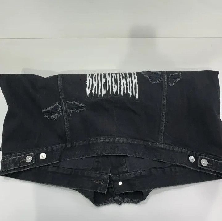 Balenciaga Balenciaga Black Distressed Denim Jacket for Men Size US S / EU 44-46 / 1 - 13 Thumbnail