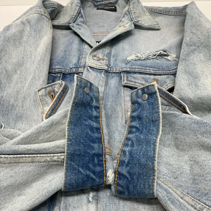 Balenciaga Balenciaga Logo Distressed Denim Jacket for All Gender Size US S / EU 44-46 / 1 - 12 Thumbnail