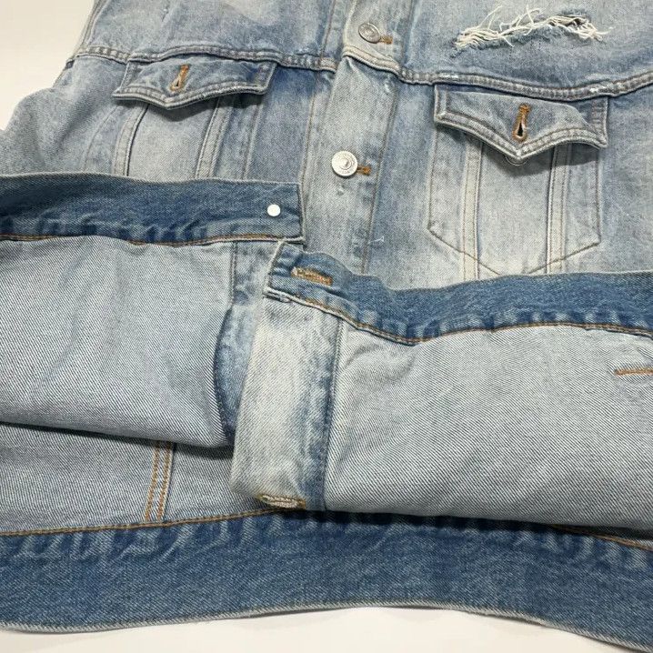 Balenciaga Balenciaga Logo Distressed Denim Jacket for All Gender Size US S / EU 44-46 / 1 - 10 Thumbnail