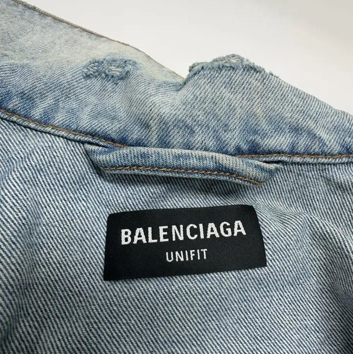 Balenciaga Balenciaga Logo Distressed Denim Jacket for All Gender Size US S / EU 44-46 / 1 - 6 Thumbnail