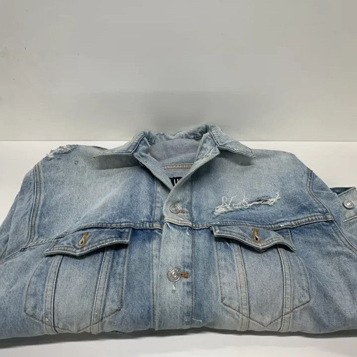 Balenciaga Balenciaga Logo Distressed Denim Jacket for All Gender Size US S / EU 44-46 / 1 - 8 Thumbnail