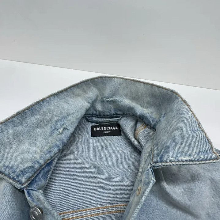 Balenciaga Balenciaga Logo Distressed Denim Jacket for All Gender Size US S / EU 44-46 / 1 - 7 Thumbnail