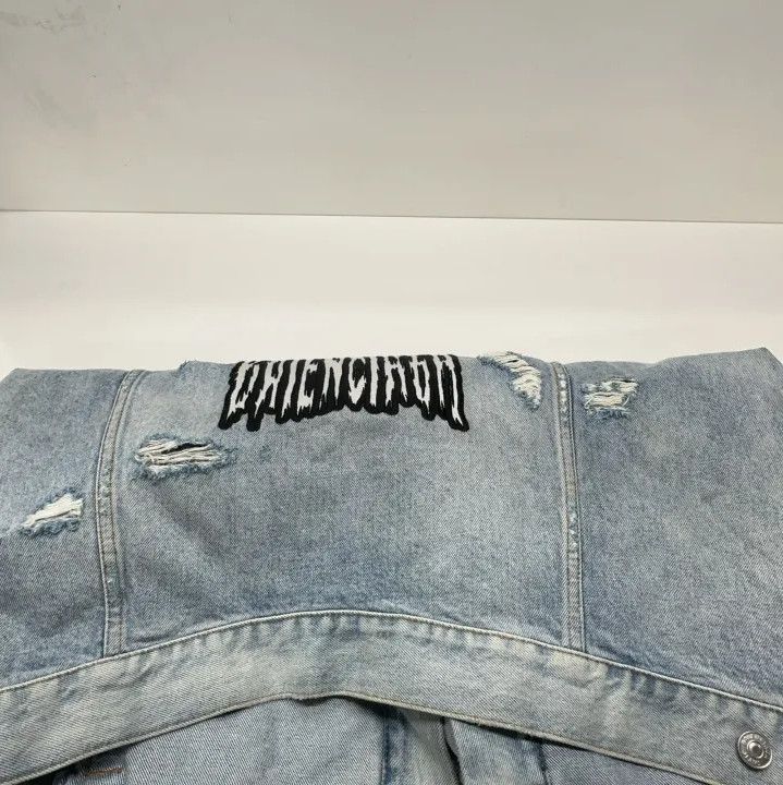 Balenciaga Balenciaga Logo Distressed Denim Jacket for All Gender Size US S / EU 44-46 / 1 - 15 Thumbnail