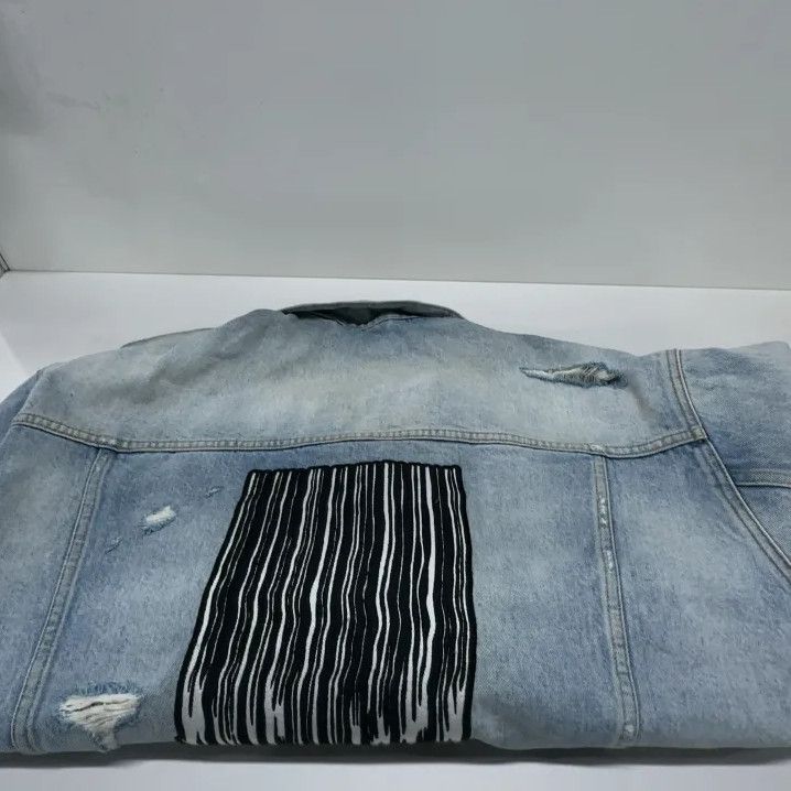 Balenciaga Balenciaga Logo Distressed Denim Jacket for All Gender Size US S / EU 44-46 / 1 - 14 Thumbnail