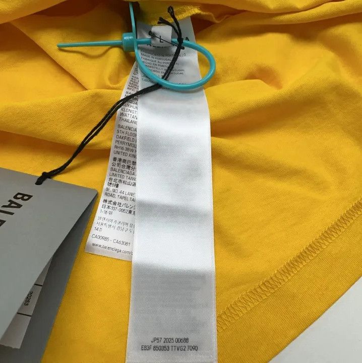 Balenciaga Balenciaga Graphic Print Yellow Short Sleeve T-shirt Size US L / EU 52-54 / 3 - 3 Thumbnail