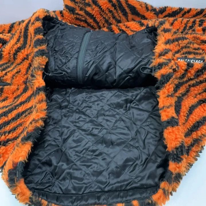 Balenciaga Balenciaga Tiger Print Zip-Up Jacket for Men Size US L / EU 52-54 / 3 - 10 Thumbnail