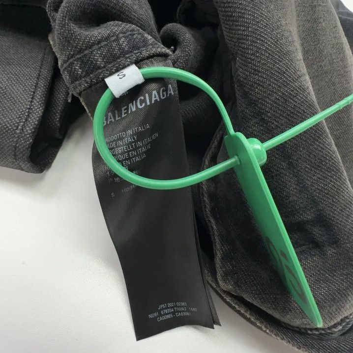 Balenciaga Balenciaga Black Spray Effect Denim Jacket Size US S / EU 44-46 / 1 - 2 Thumbnail