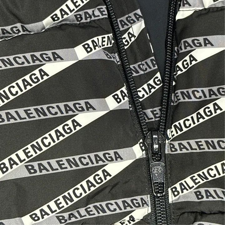 Balenciaga Balenciaga Logo Printed Puffer Jacket for Men Size US L / EU 52-54 / 3 - 7 Thumbnail
