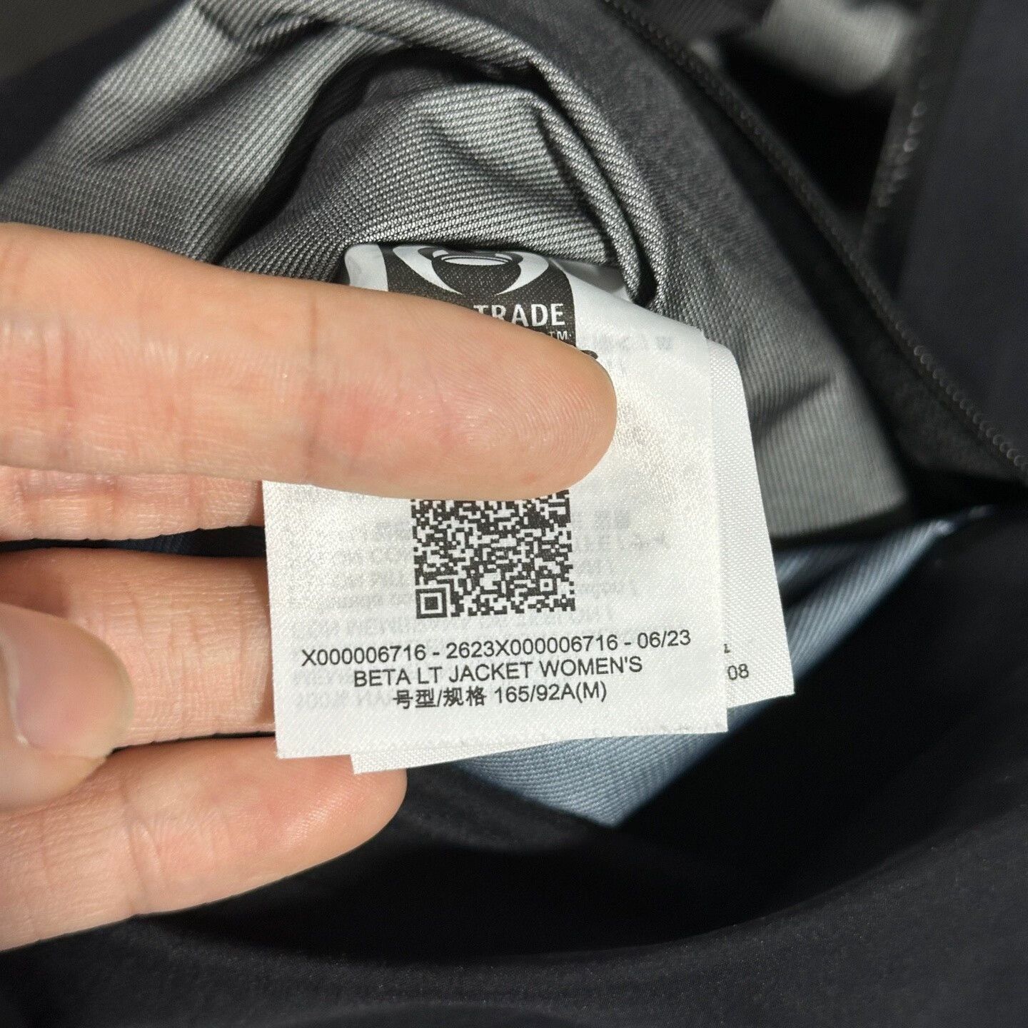 Arc'teryx arcteryx beta lt jacket hooded black medium Size M / US 6-8 / IT 42-44 - 6 Thumbnail