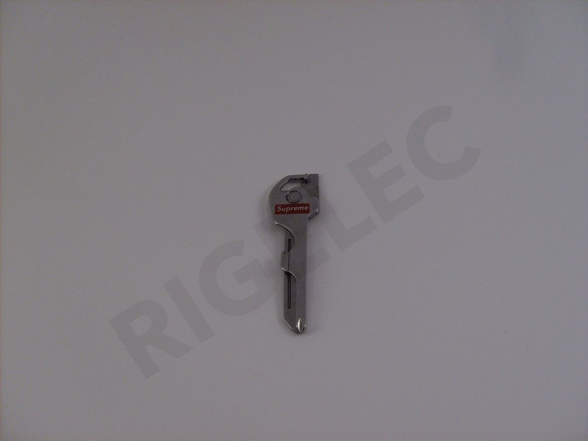 Supreme Supreme Swiss Tech Multi Utility Key Knife Sliver SS14 