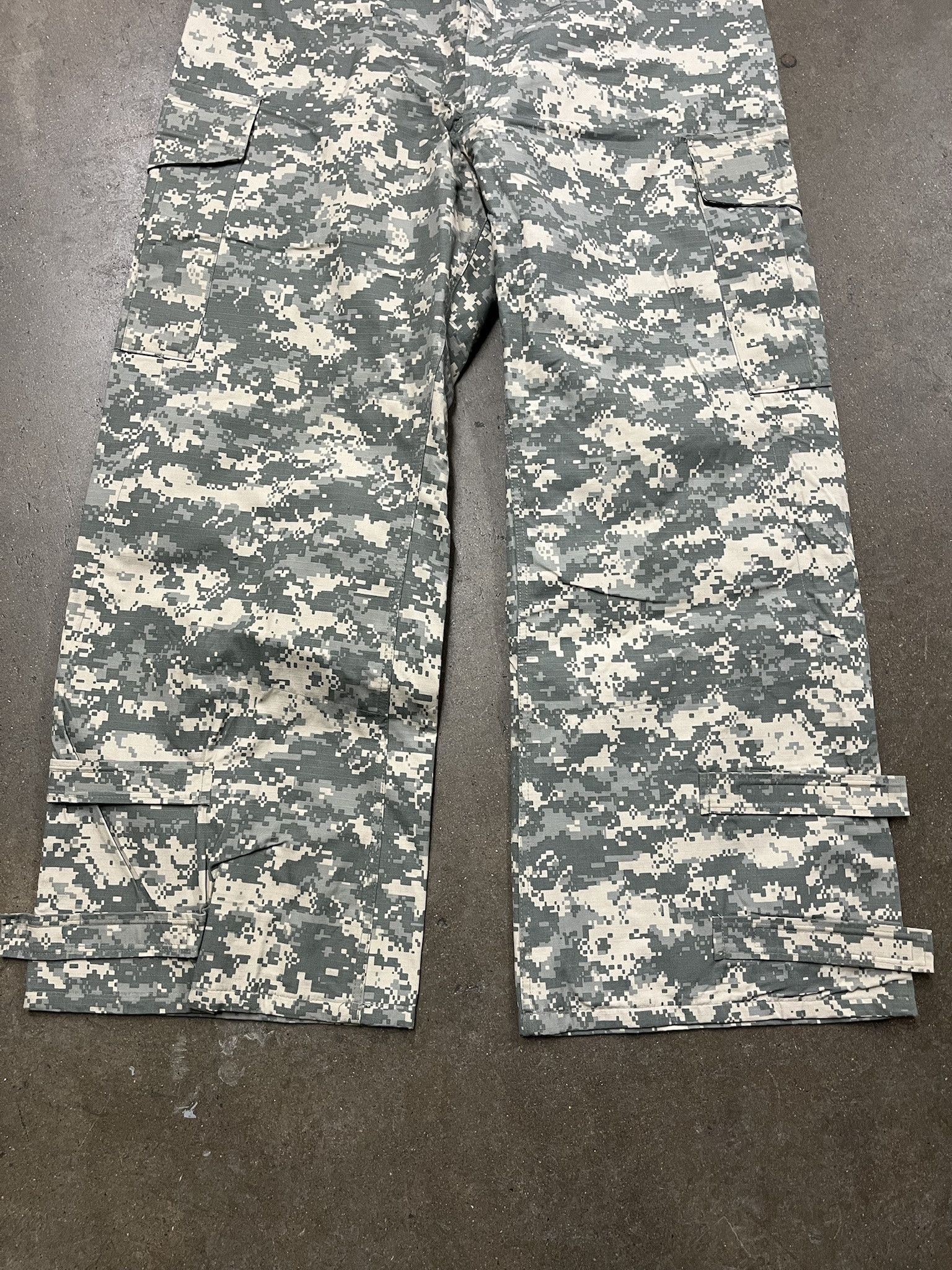 Vintage Vintage 1990s Chemical Protectant Digi Camo Overalls Size L Size US L / EU 52-54 / 3 - 3 Thumbnail