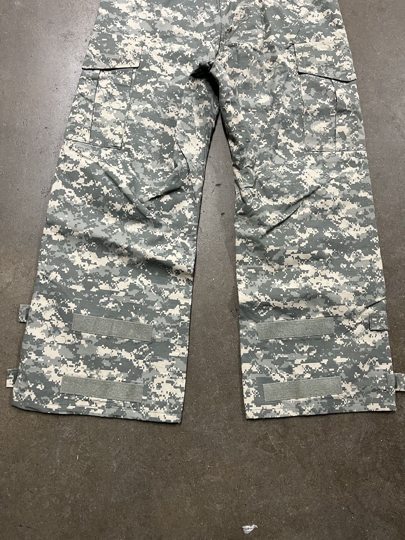 Vintage Vintage 1990s Chemical Protectant Digi Camo Overalls Size L Size US L / EU 52-54 / 3 - 6 Thumbnail