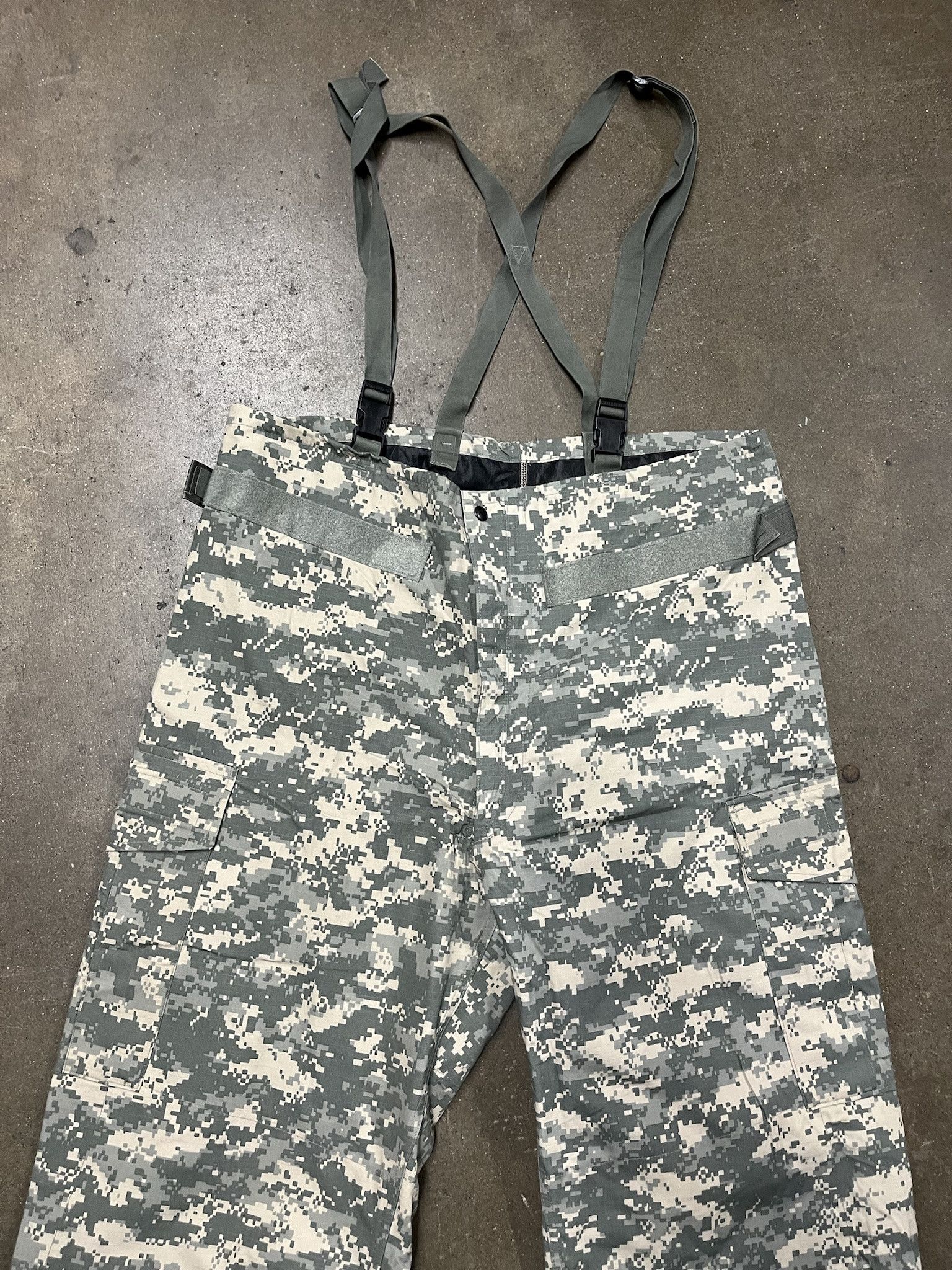 Vintage Vintage 1990s Chemical Protectant Digi Camo Overalls Size L Size US L / EU 52-54 / 3 - 2 Thumbnail