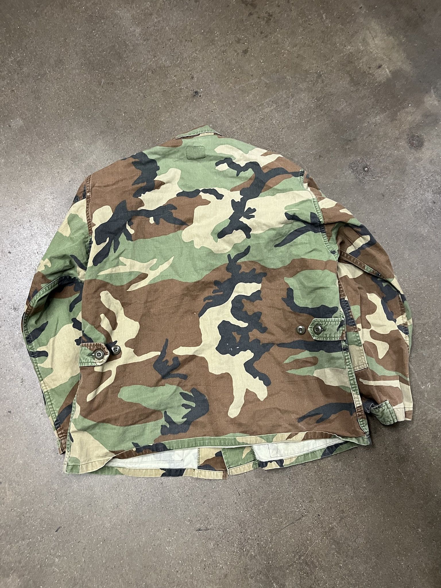 Vintage Vintage Woodland Camo Field Shirt Light Jacket Size M Size US M / EU 48-50 / 2 - 3 Thumbnail