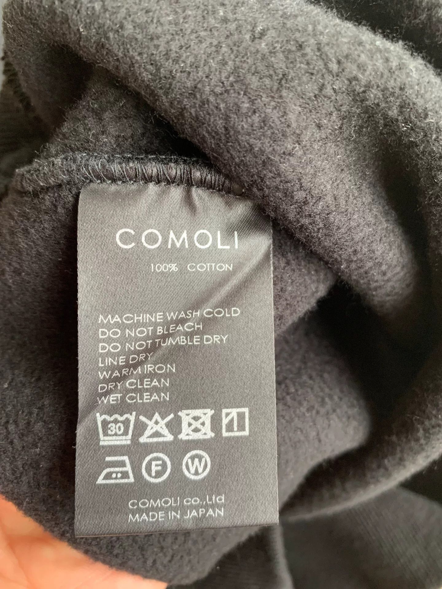 Comoli black crew neck sweatshirt with fleece lining Size US L / EU 52-54 / 3 - 4 Thumbnail