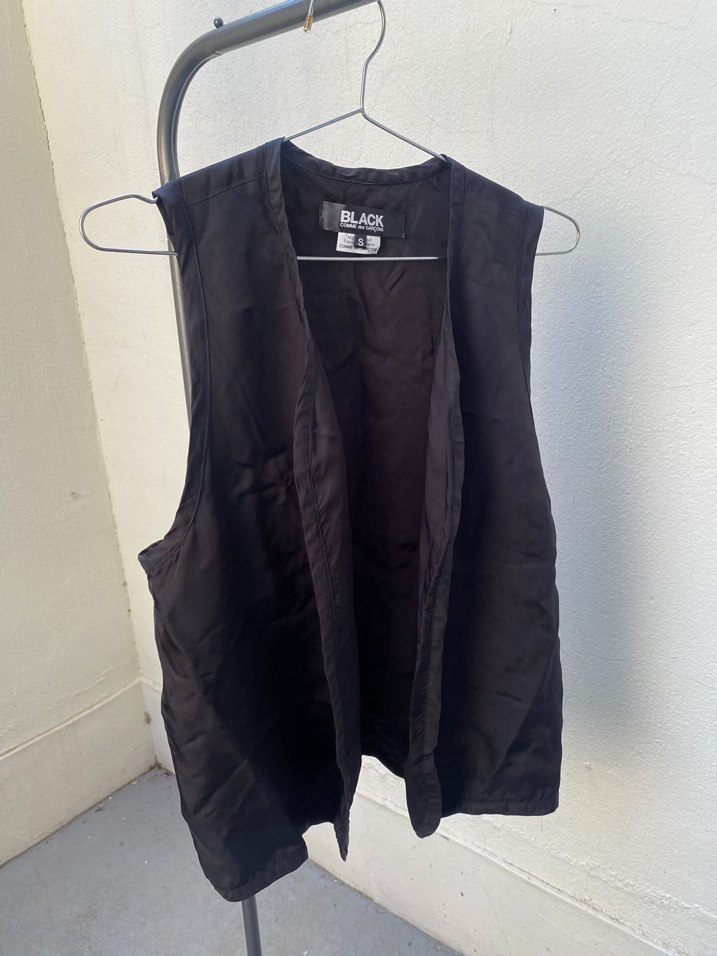 Comme des Garcons black satin embroidered vest by commedesgarcons Size US S / EU 44-46 / 1 - 3 Thumbnail