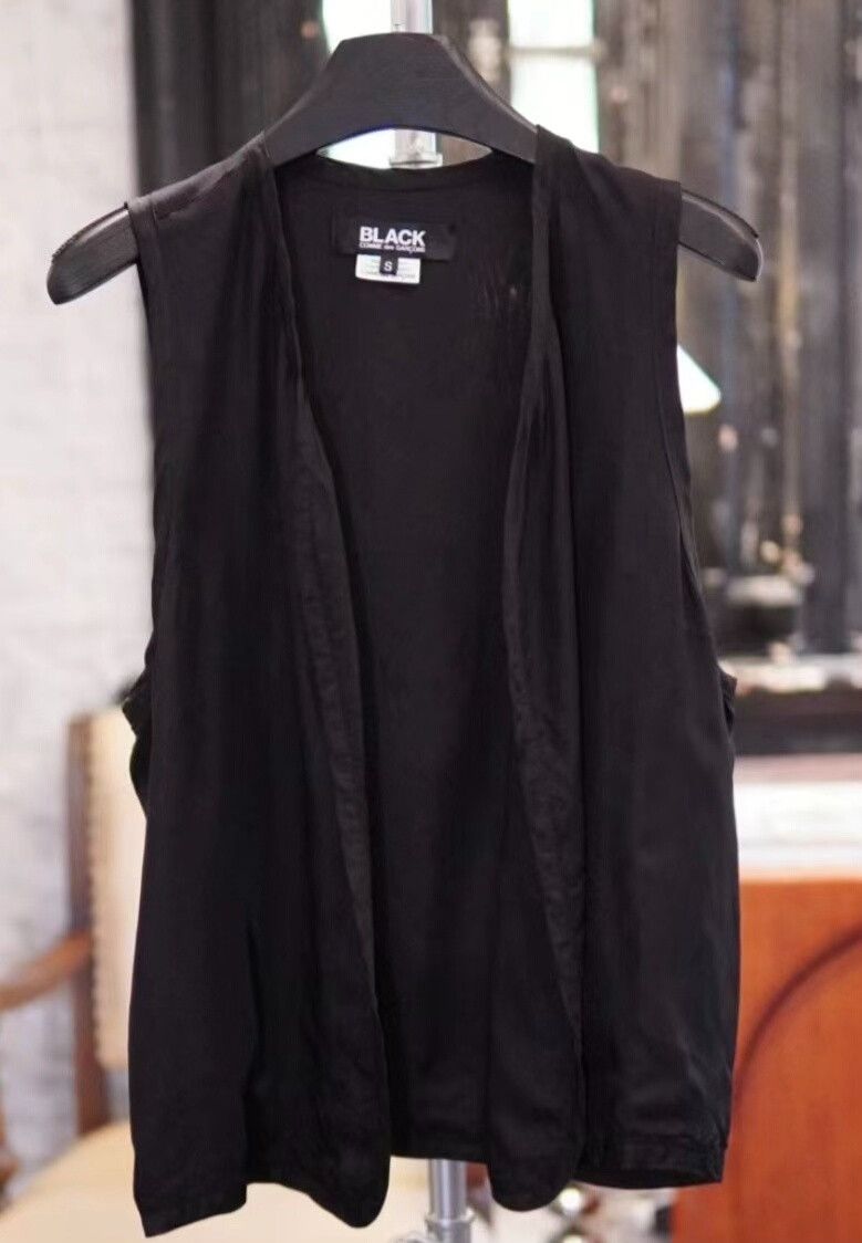 Comme des Garcons black satin embroidered vest by commedesgarcons Size US S / EU 44-46 / 1 - 2 Thumbnail