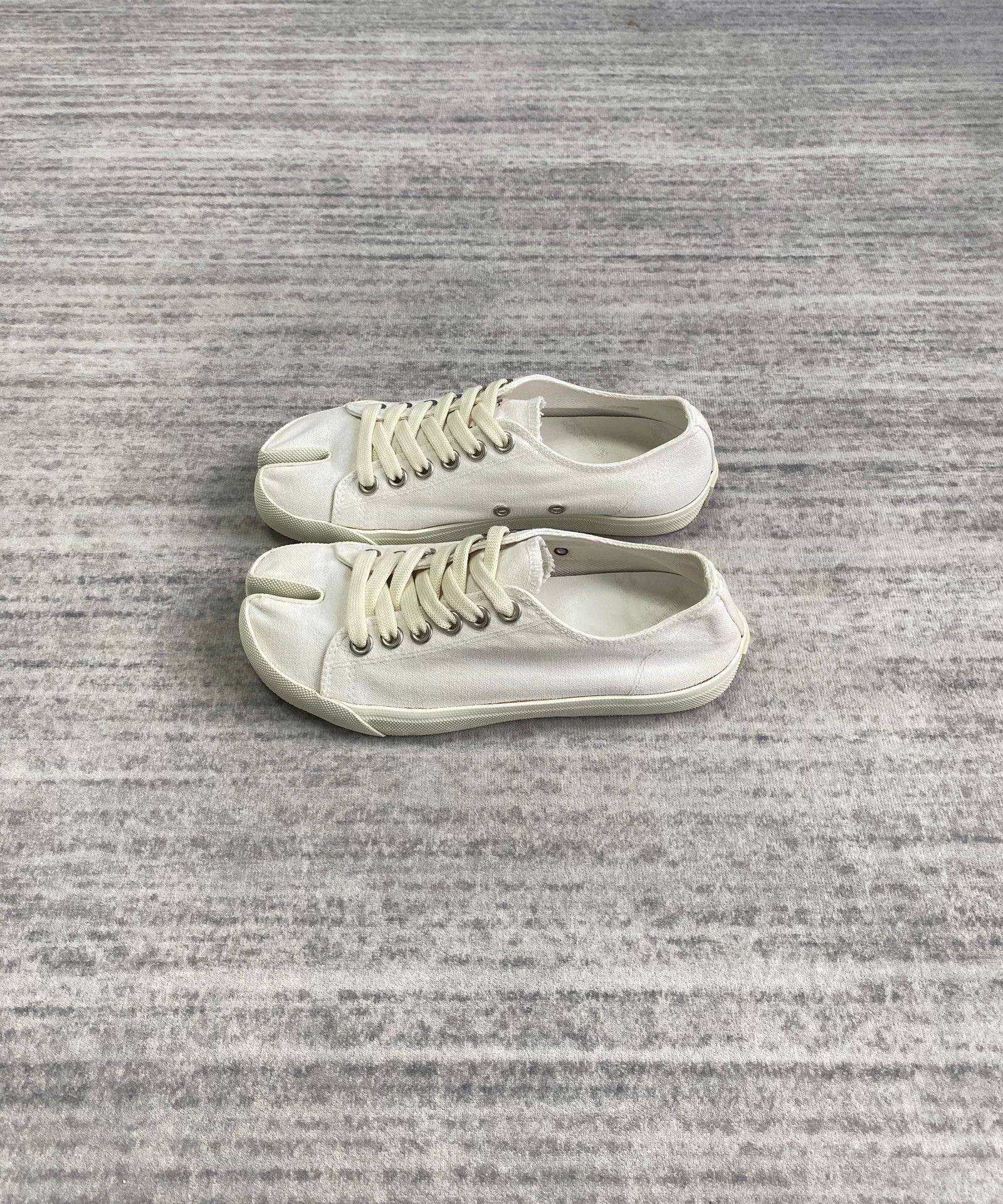 Maison Margiela margiela white tabi canvas flat shoes Size US 6 / IT 36 - 3 Thumbnail
